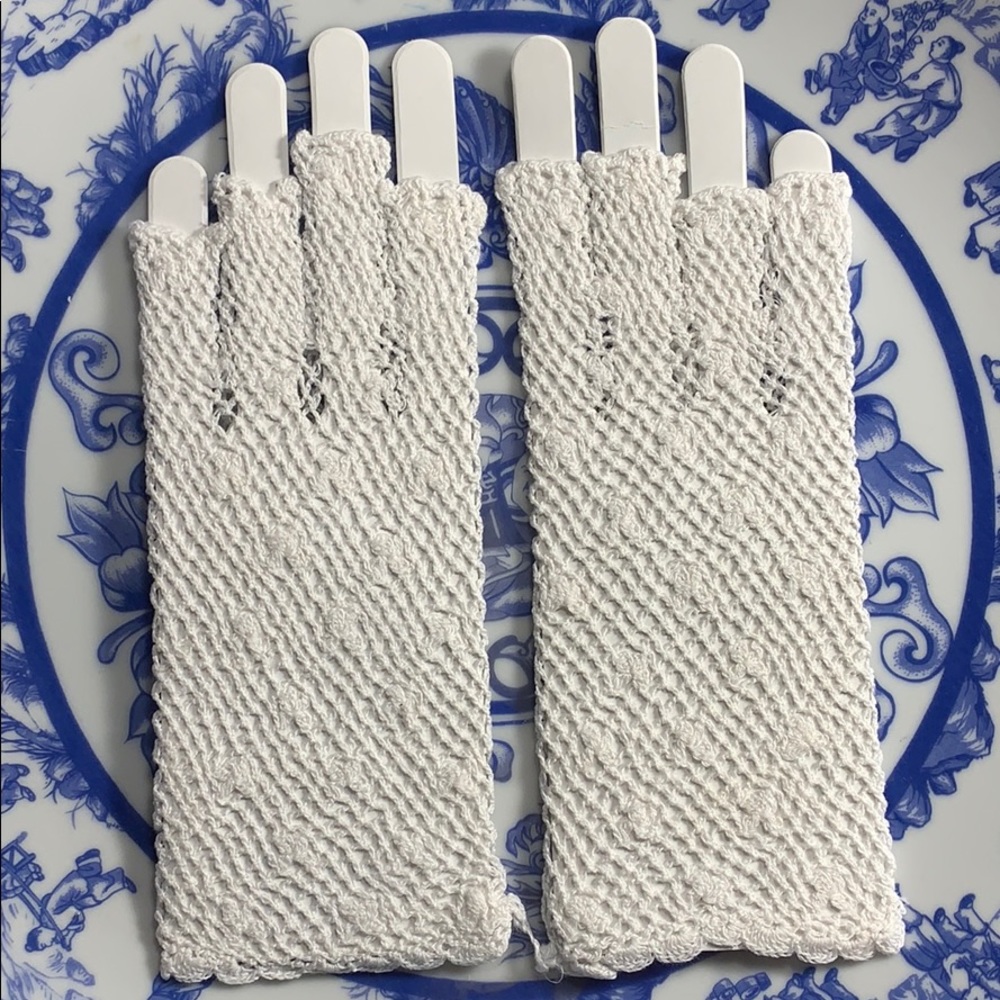 Vintage Romantic White Fingerless Crochet Gloves